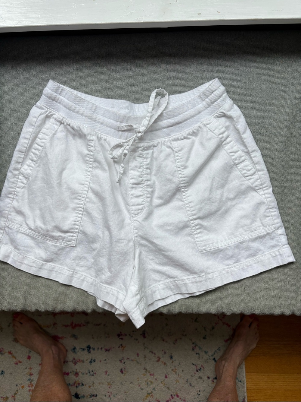 GAP White drawstring shorts with pockets